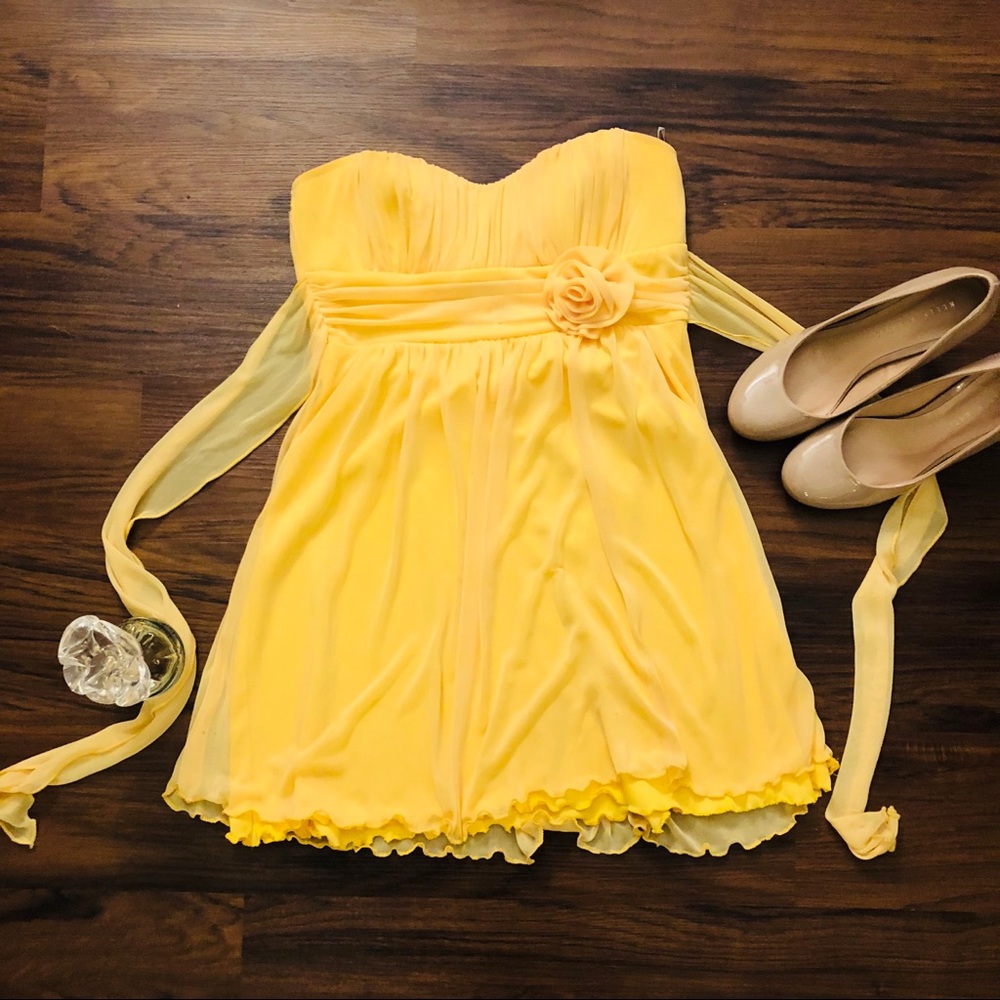 ✅ Beautiful Yellow Strapless Flowy Dress- Medium